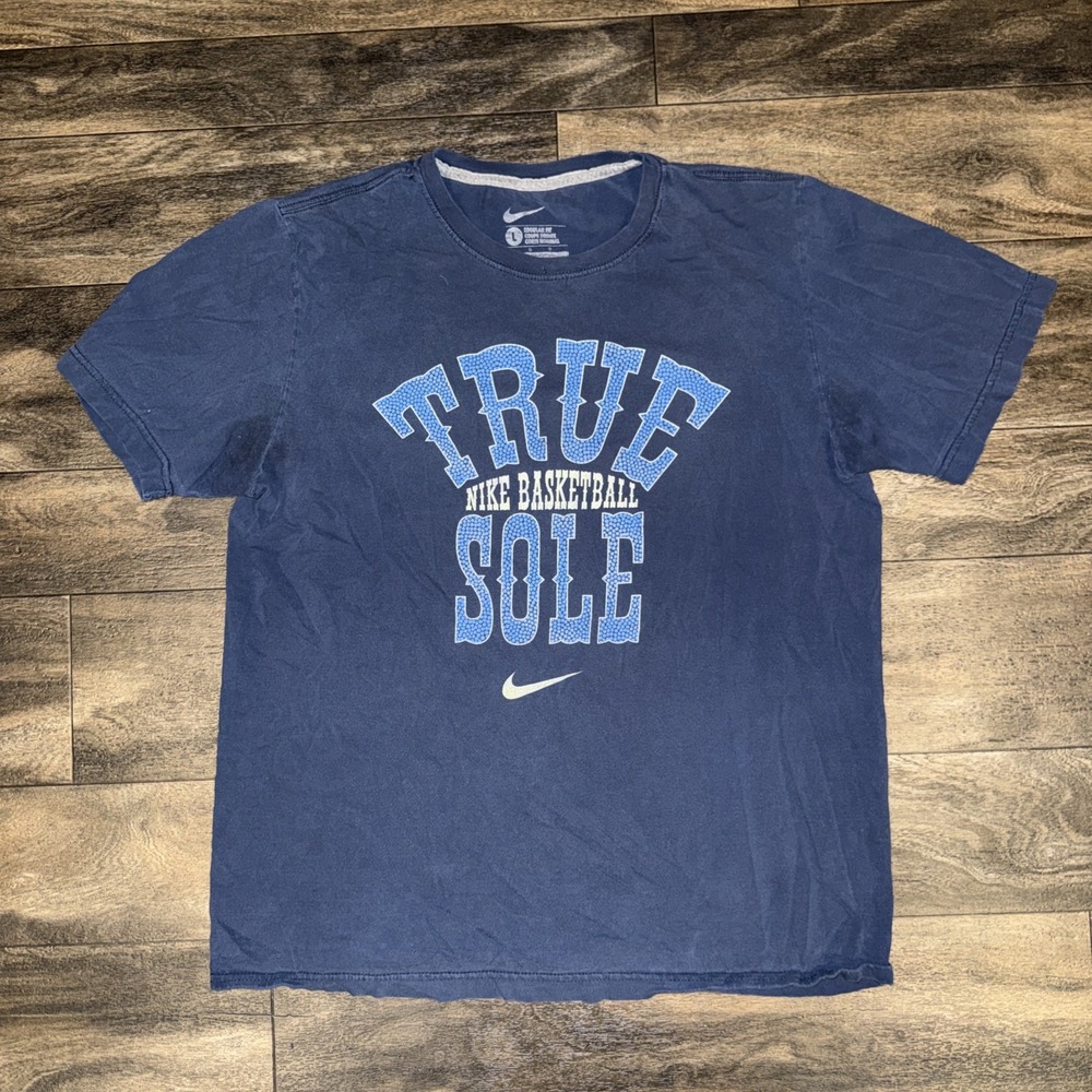 Nike True Sole Basketball Graphic T-Shirt Men's Large Regular Fit Dark Blue